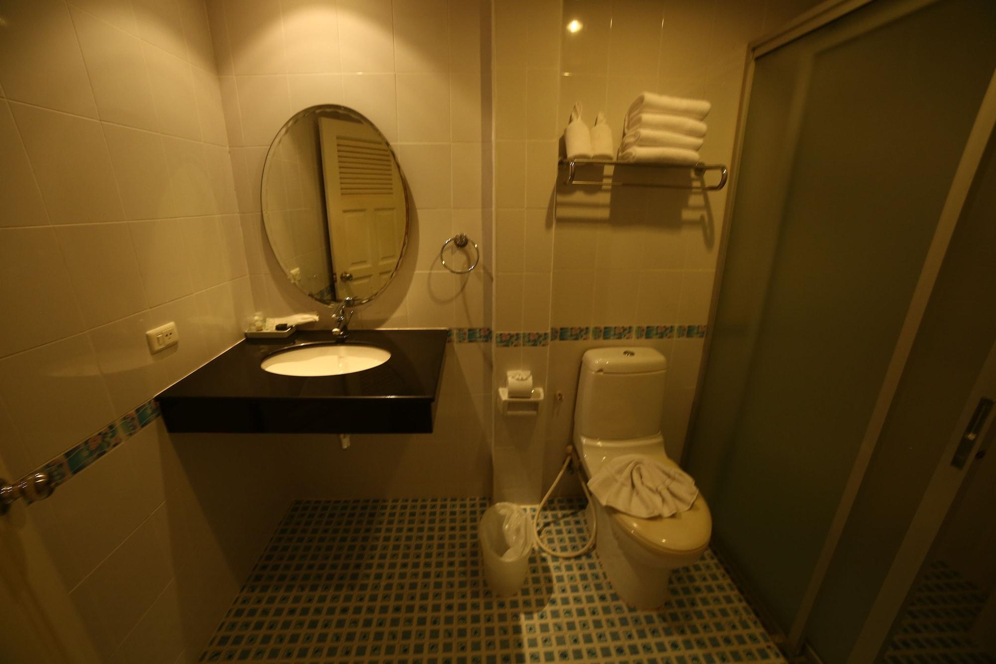 Pro Andaman Place Karon Bagian luar foto