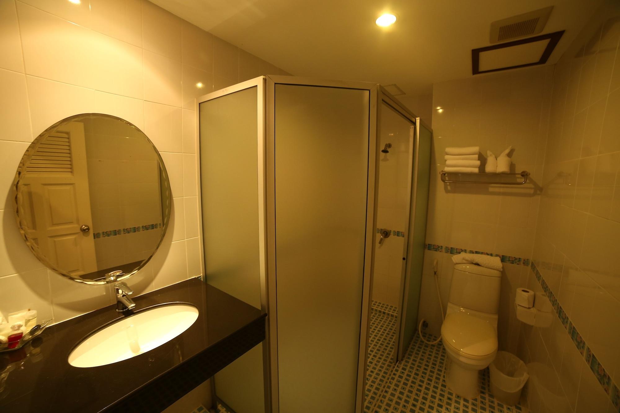 Pro Andaman Place Karon Bagian luar foto